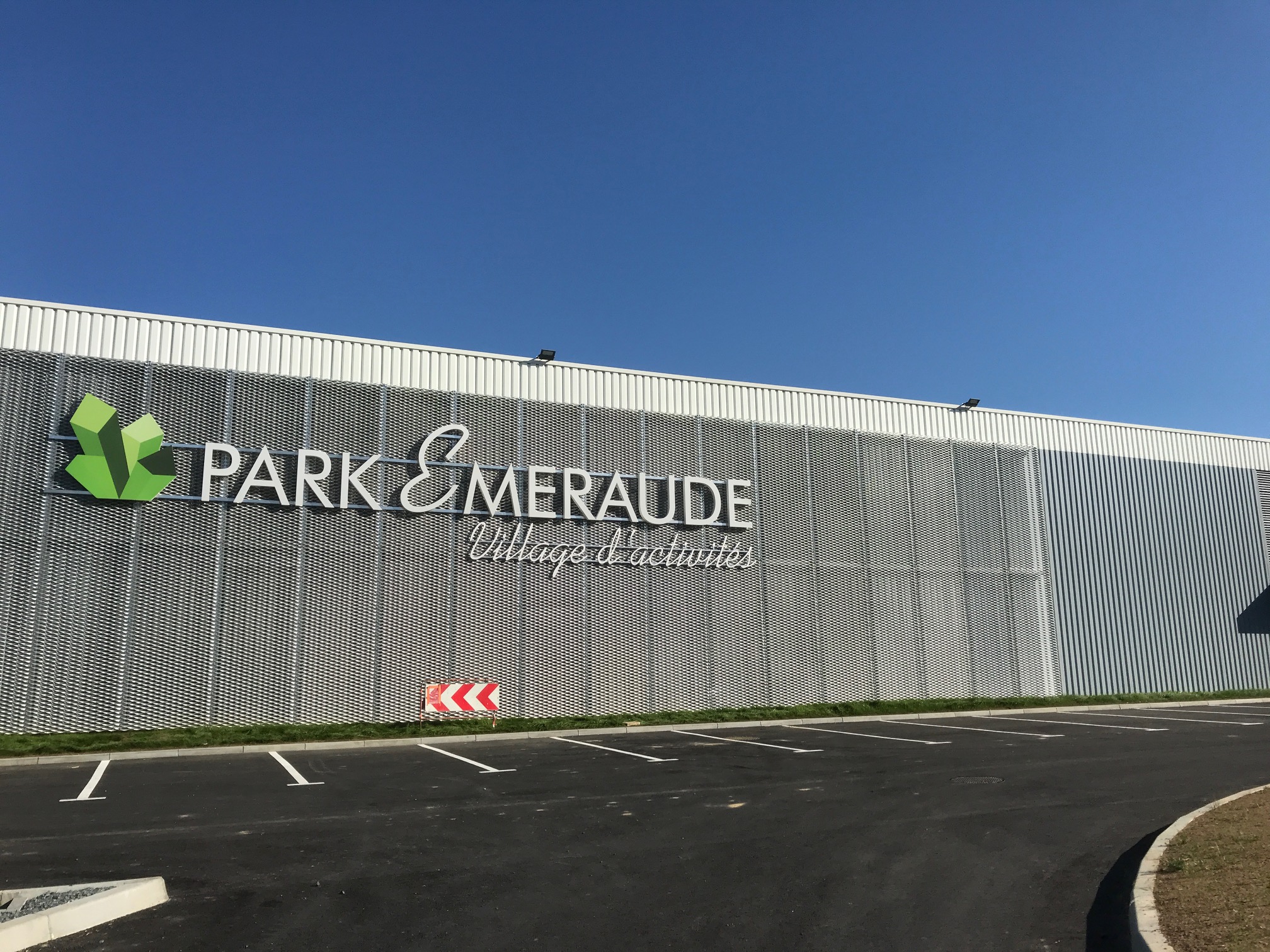 Lire la suite à propos de l’article PARK EMERAUDE – LA MEZIERE